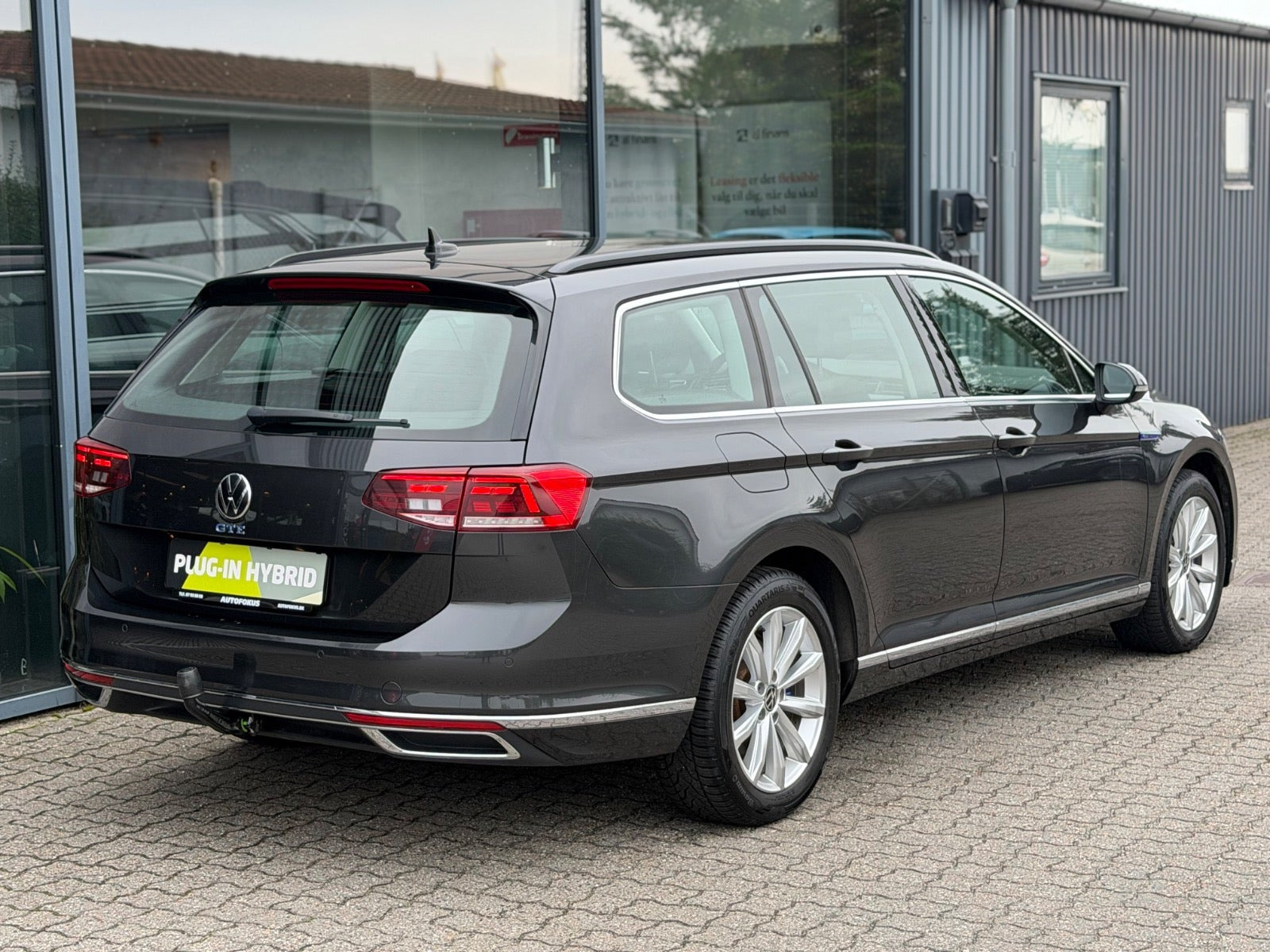 Grå VW Passat fra 2021