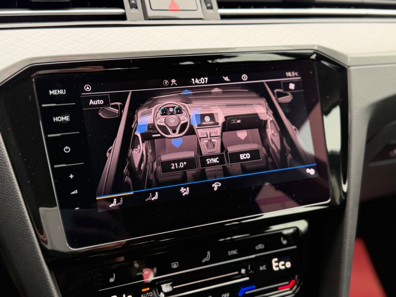 Grå VW Passat fra 2021