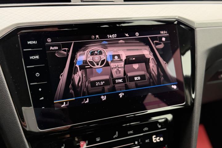 Grå VW Passat fra 2021