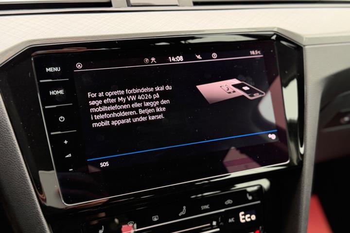 Grå VW Passat fra 2021