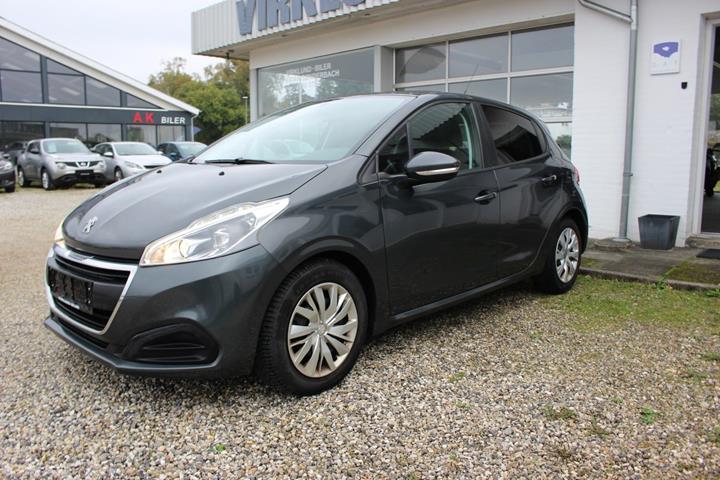 Grå Peugeot 208 fra 2017