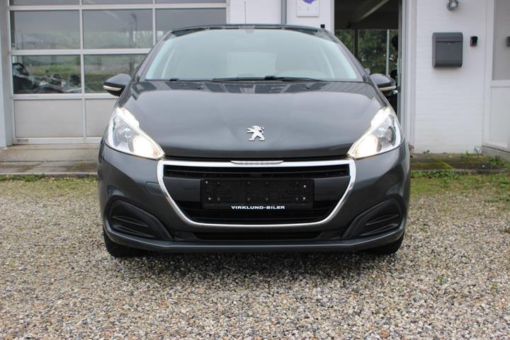 Grå Peugeot 208 fra 2017