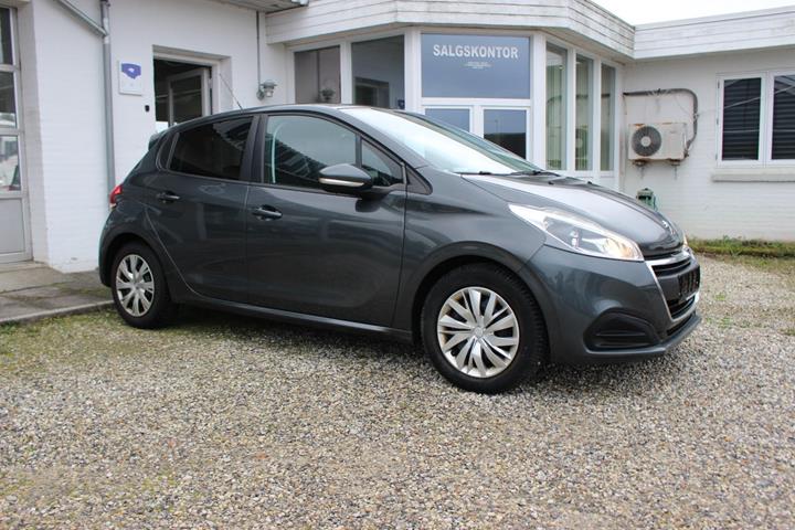 Grå Peugeot 208 fra 2017