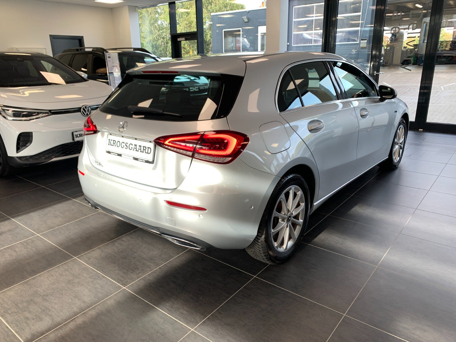 Sølv Mercedes A250 e fra 2020