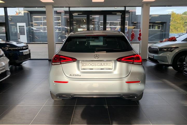 Sølv Mercedes A250 e fra 2020