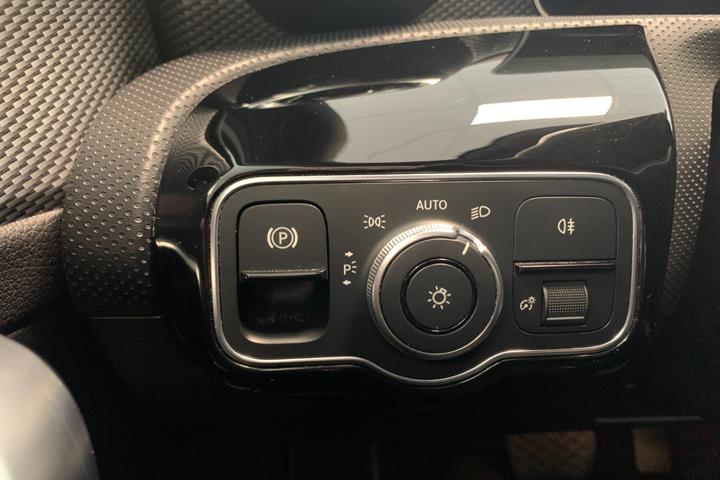 Sølv Mercedes A250 e fra 2020