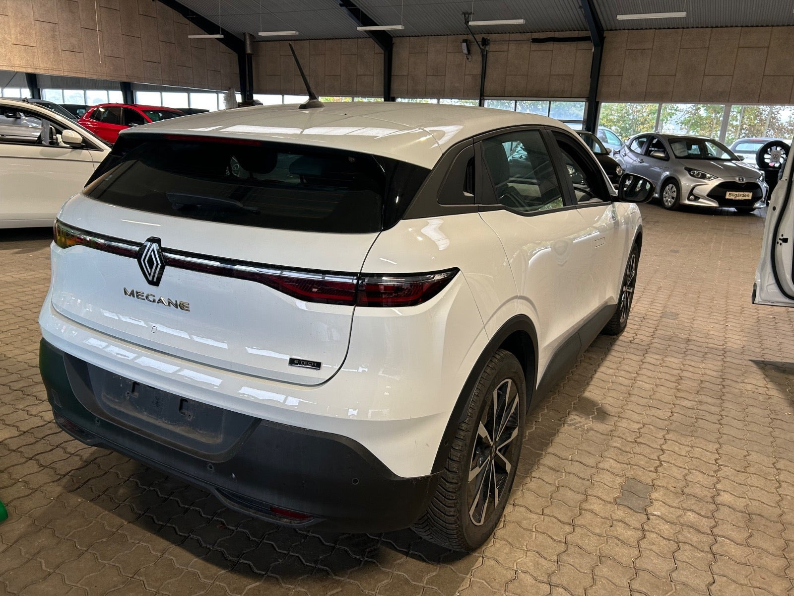 Hvid Renault Megane E-Tech fra 2024