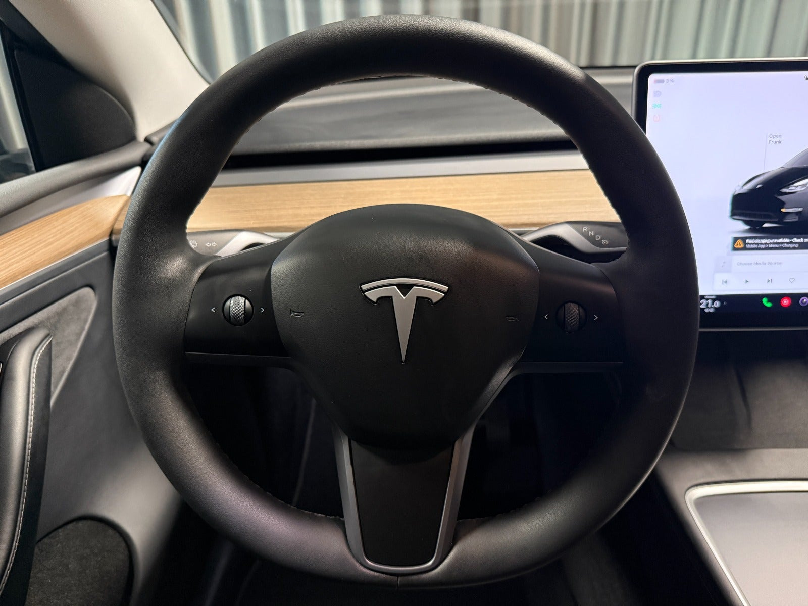 Sort Tesla Model Y fra 2024