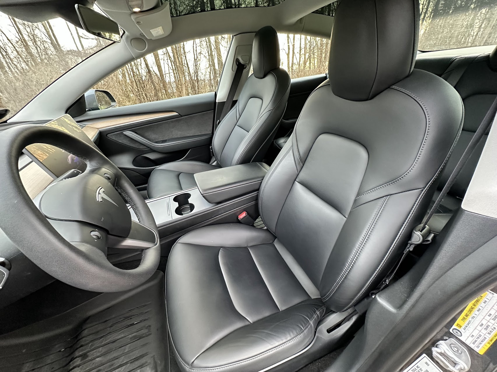 Grå Tesla Model 3 fra 2022