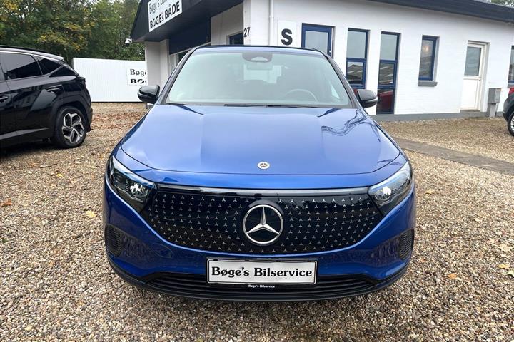 Blå Mercedes EQA250+ fra 2025