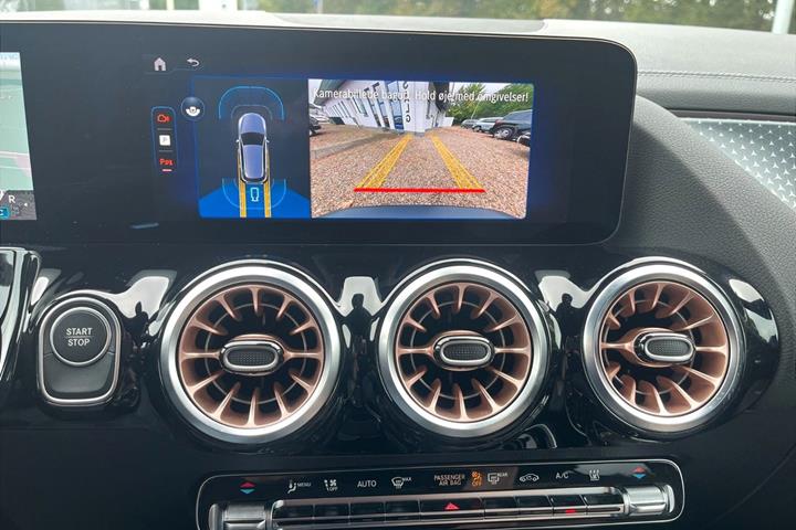 Blå Mercedes EQA250+ fra 2025