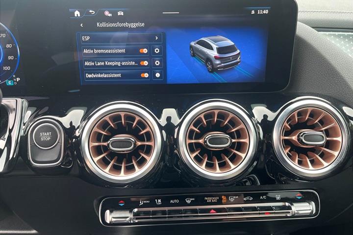 Blå Mercedes EQA250+ fra 2025