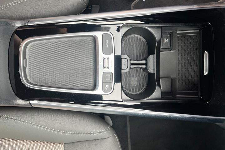 Blå Mercedes EQA250+ fra 2025