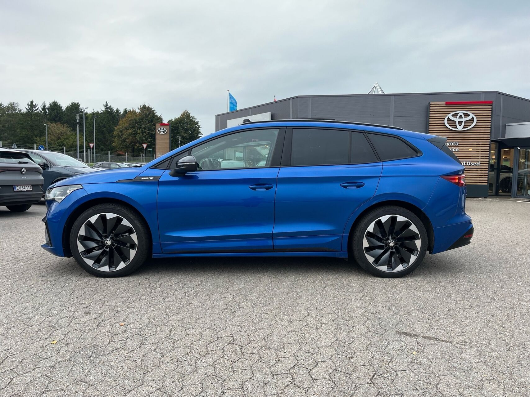 Blå Skoda Enyaq fra 2024