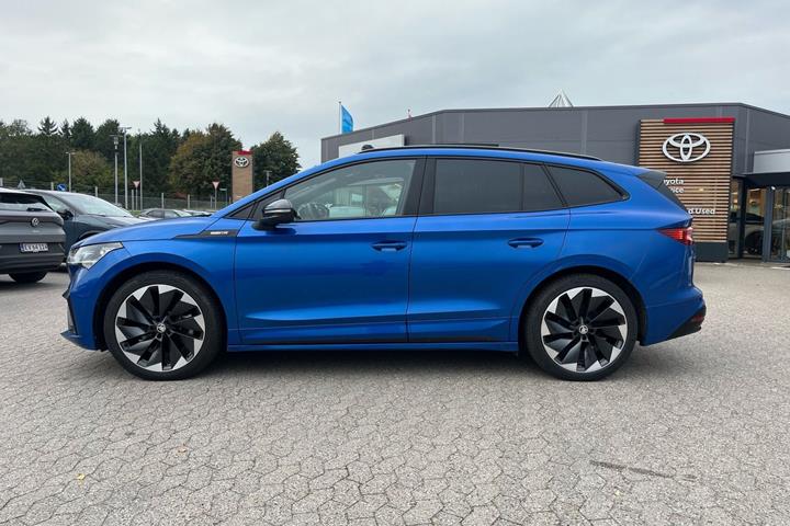 Blå Skoda Enyaq fra 2024