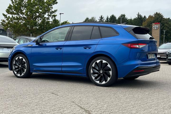 Blå Skoda Enyaq fra 2024