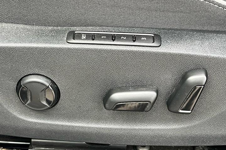 Blå Skoda Enyaq fra 2024