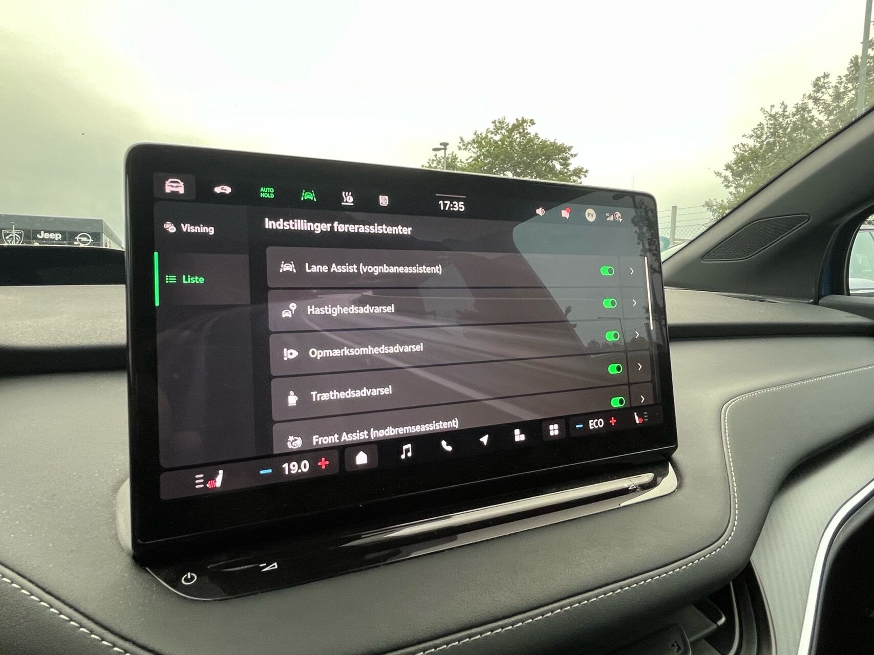 Blå Skoda Enyaq fra 2024