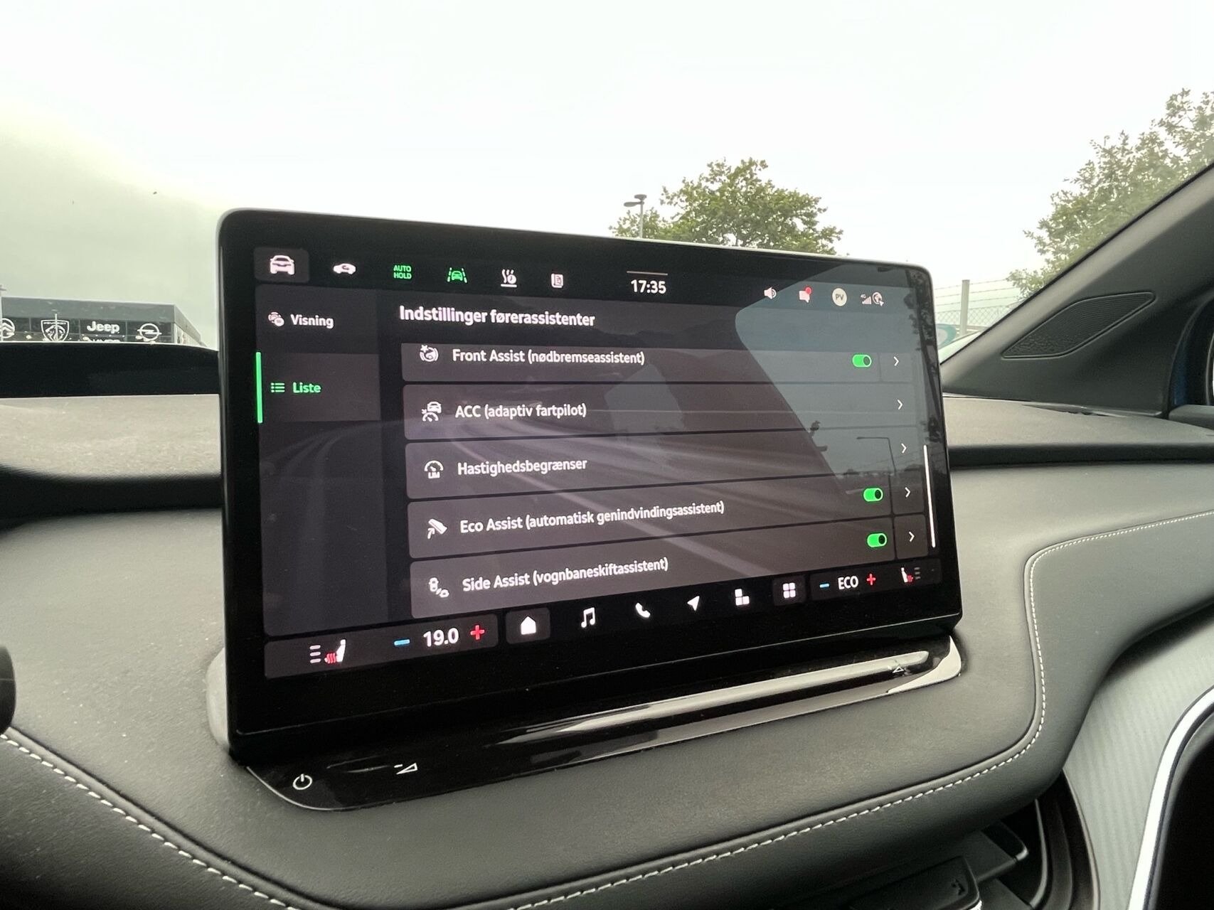 Blå Skoda Enyaq fra 2024