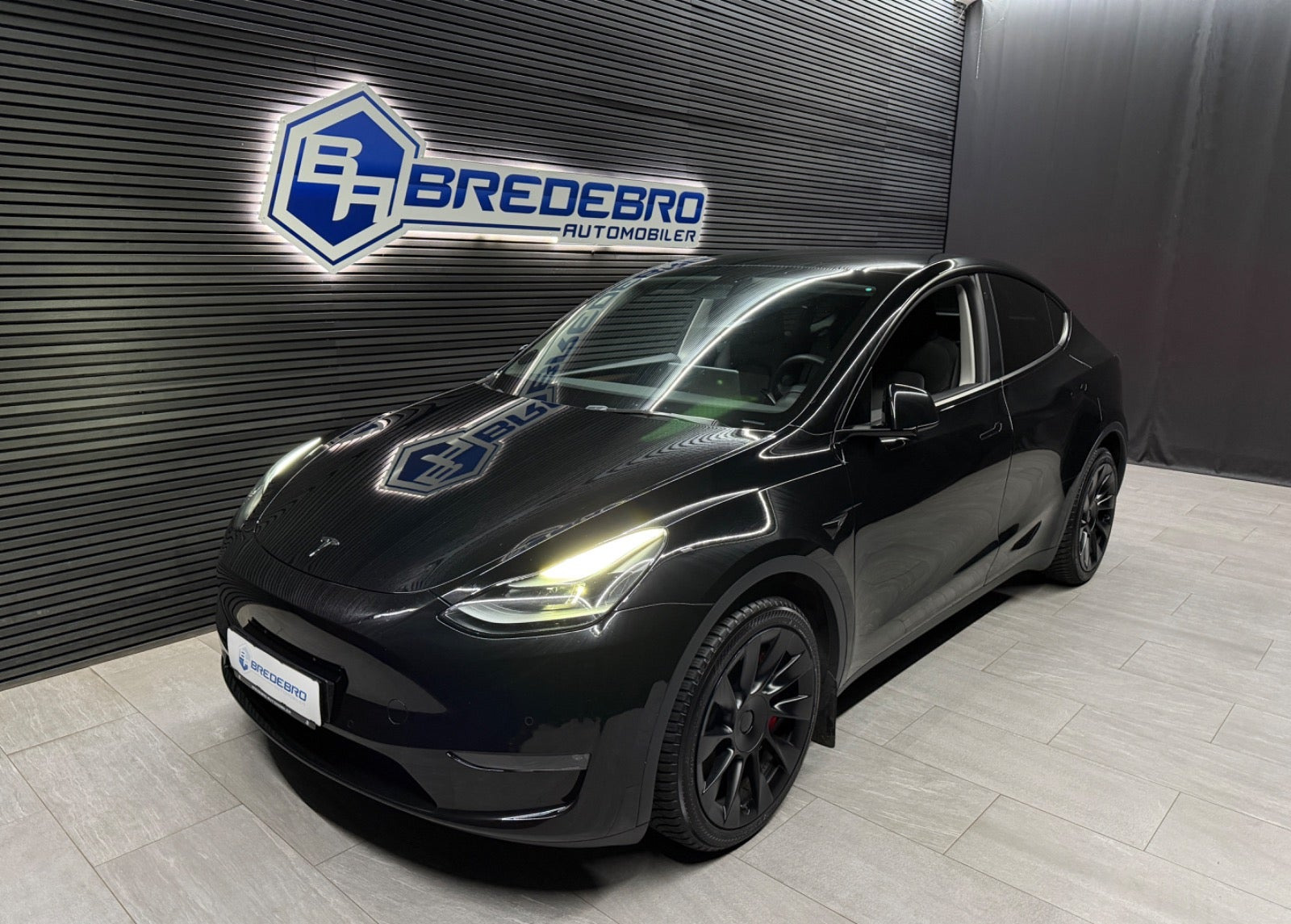 Tesla Model Y Long Range AWD