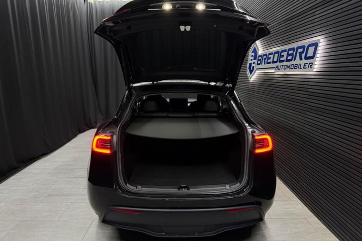 Sort Tesla Model Y fra 2022