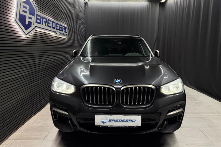 Grå BMW X3 fra 2018