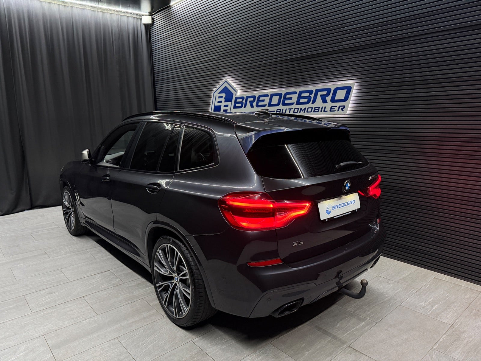 Grå BMW X3 fra 2018