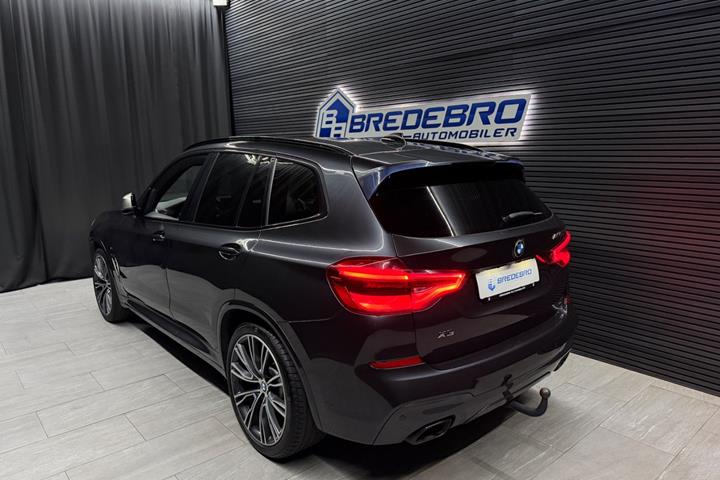 Grå BMW X3 fra 2018