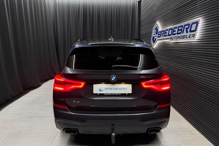 Grå BMW X3 fra 2018