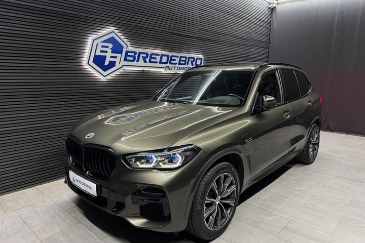Grøn BMW X5 fra 2022