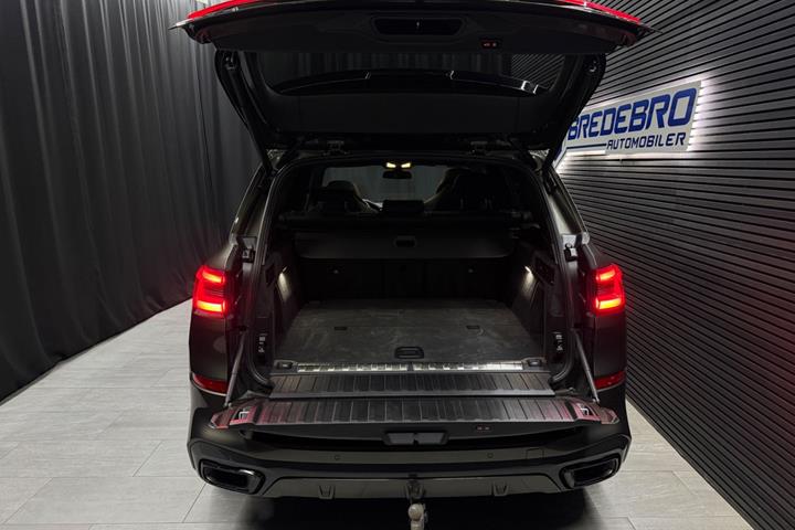 Grøn BMW X5 fra 2022