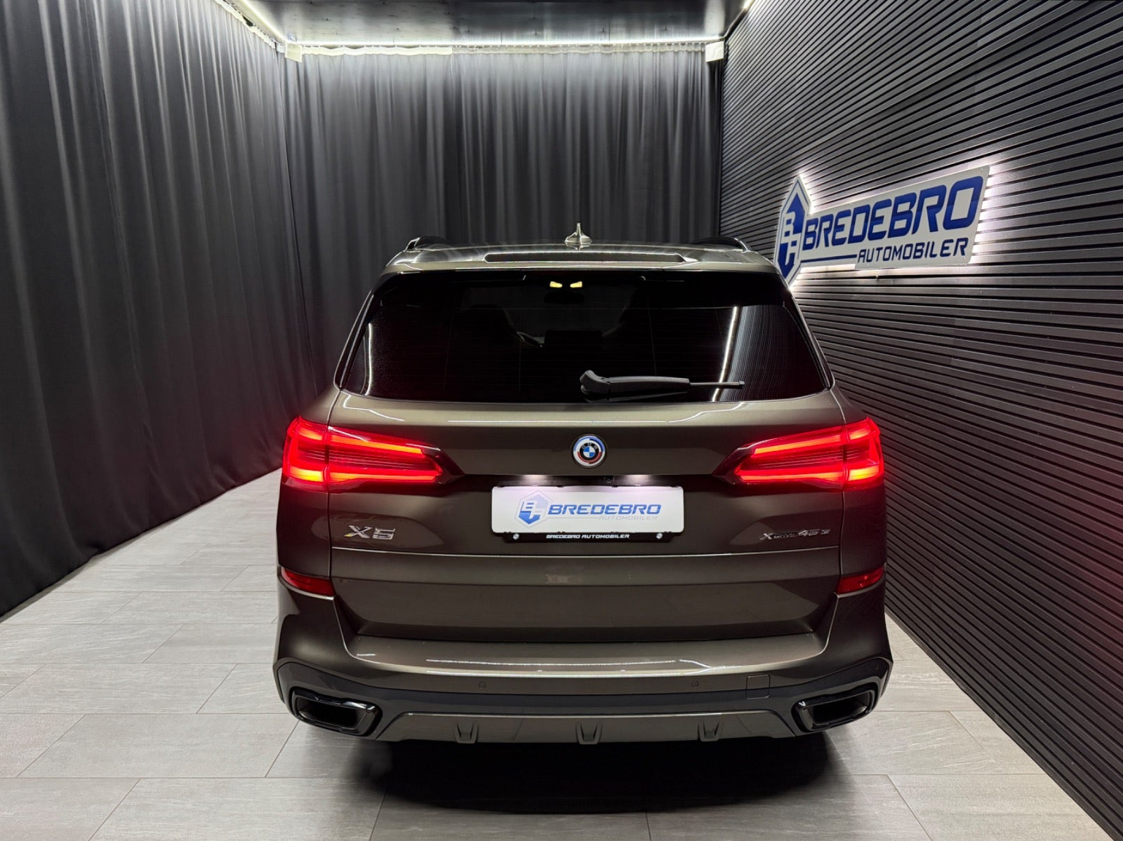 Grøn BMW X5 fra 2022