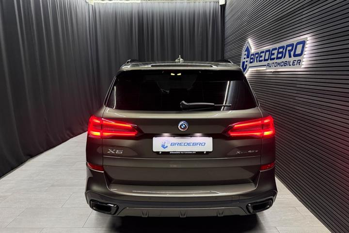 Grøn BMW X5 fra 2022