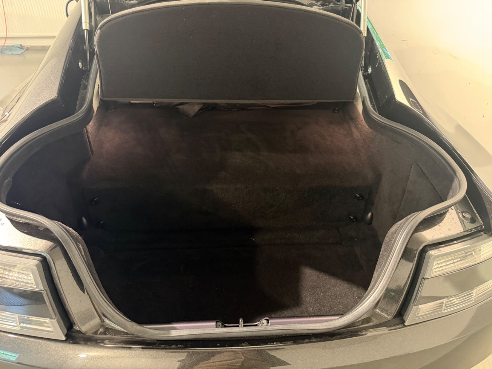 Grå Aston Martin V8 Vantage S fra 2014