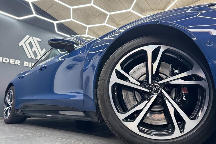 Blå Audi RS e-tron GT fra 2023