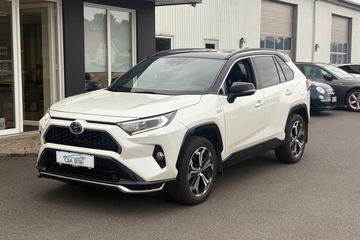 Hvid Toyota RAV4 fra 2021