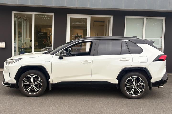 Hvid Toyota RAV4 fra 2021