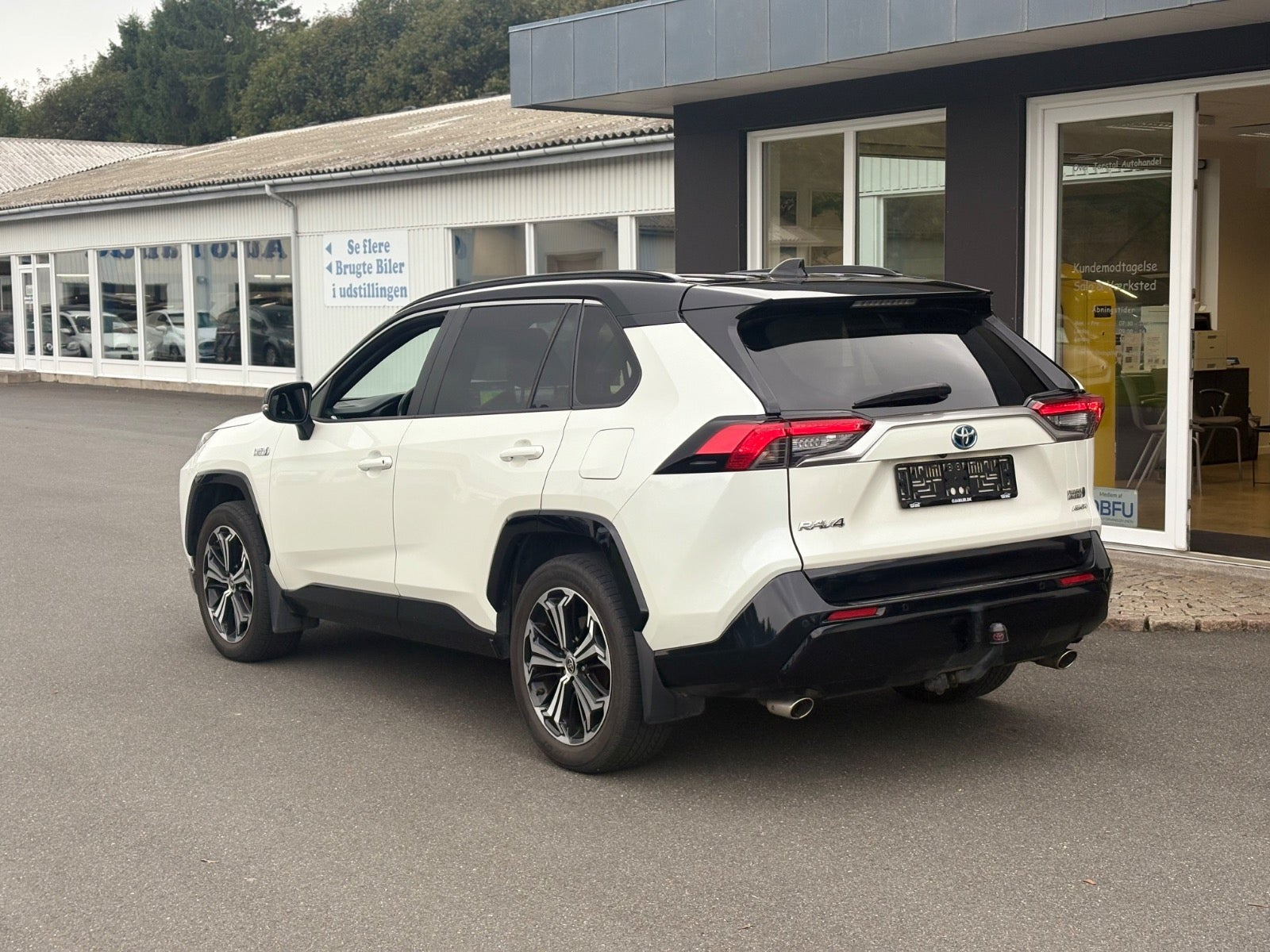 Hvid Toyota RAV4 fra 2021
