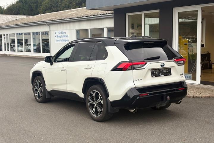 Hvid Toyota RAV4 fra 2021