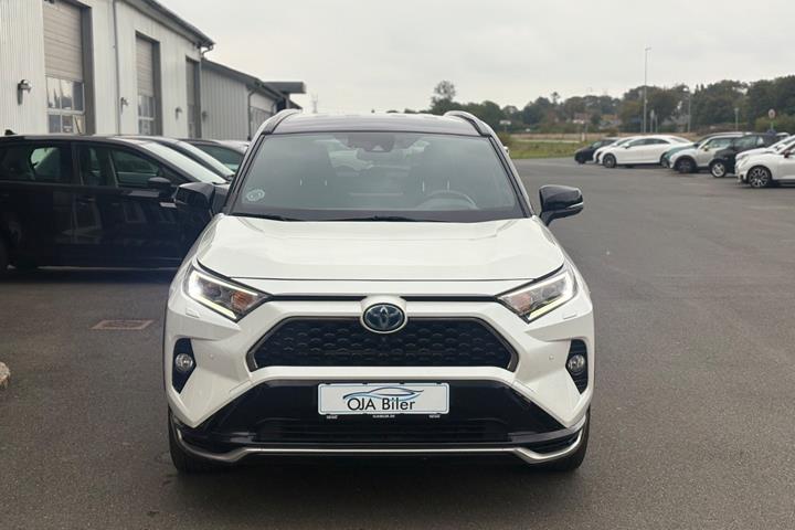 Hvid Toyota RAV4 fra 2021
