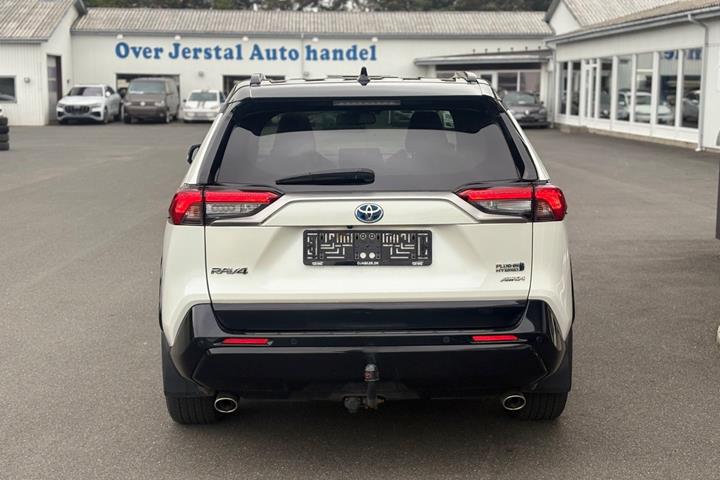 Hvid Toyota RAV4 fra 2021