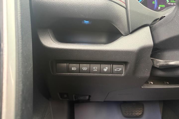 Hvid Toyota RAV4 fra 2021