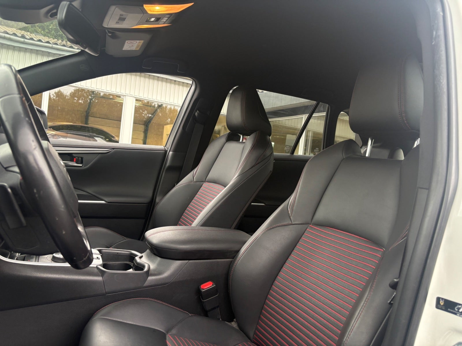 Hvid Toyota RAV4 fra 2021