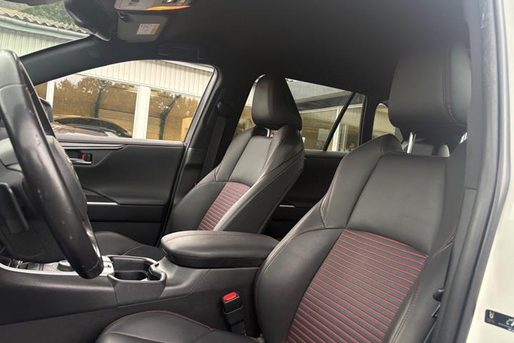Hvid Toyota RAV4 fra 2021