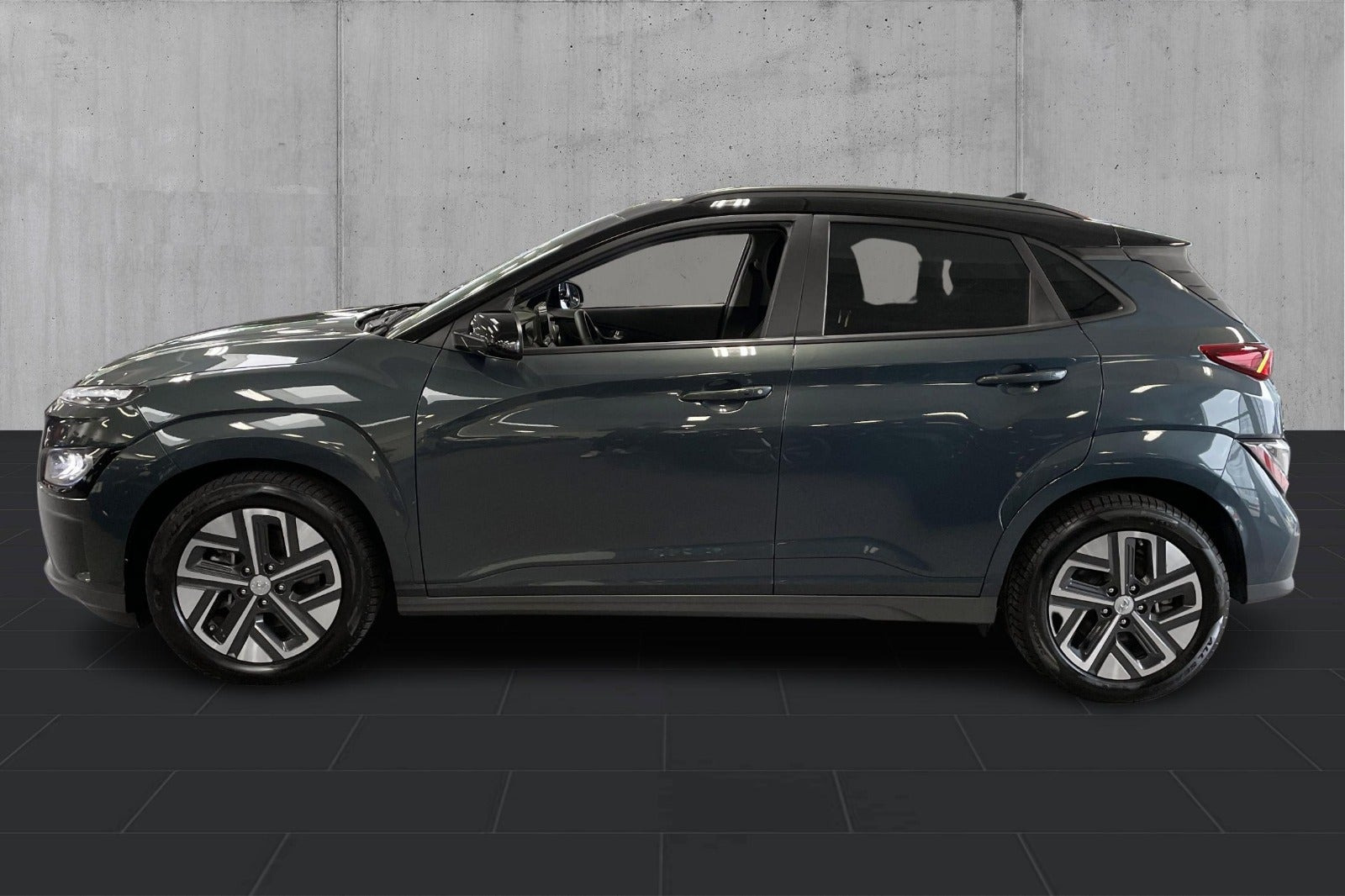 Blå Hyundai Kona fra 2023