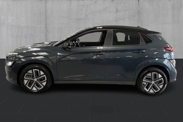 Blå Hyundai Kona fra 2023