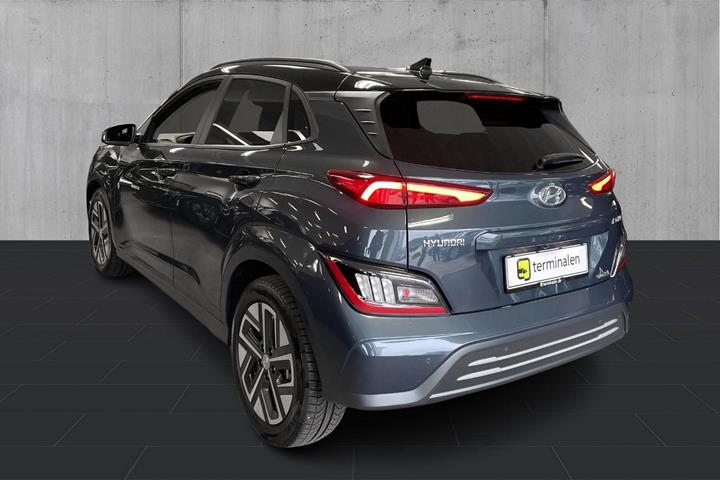 Blå Hyundai Kona fra 2023