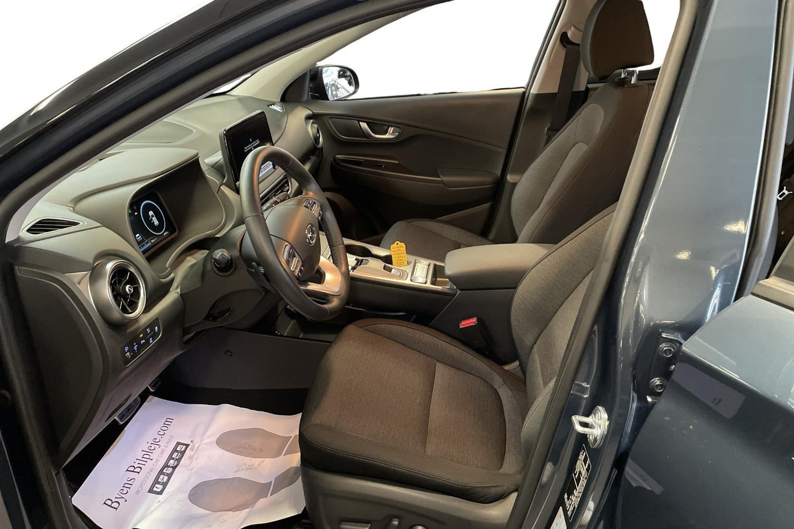Blå Hyundai Kona fra 2023