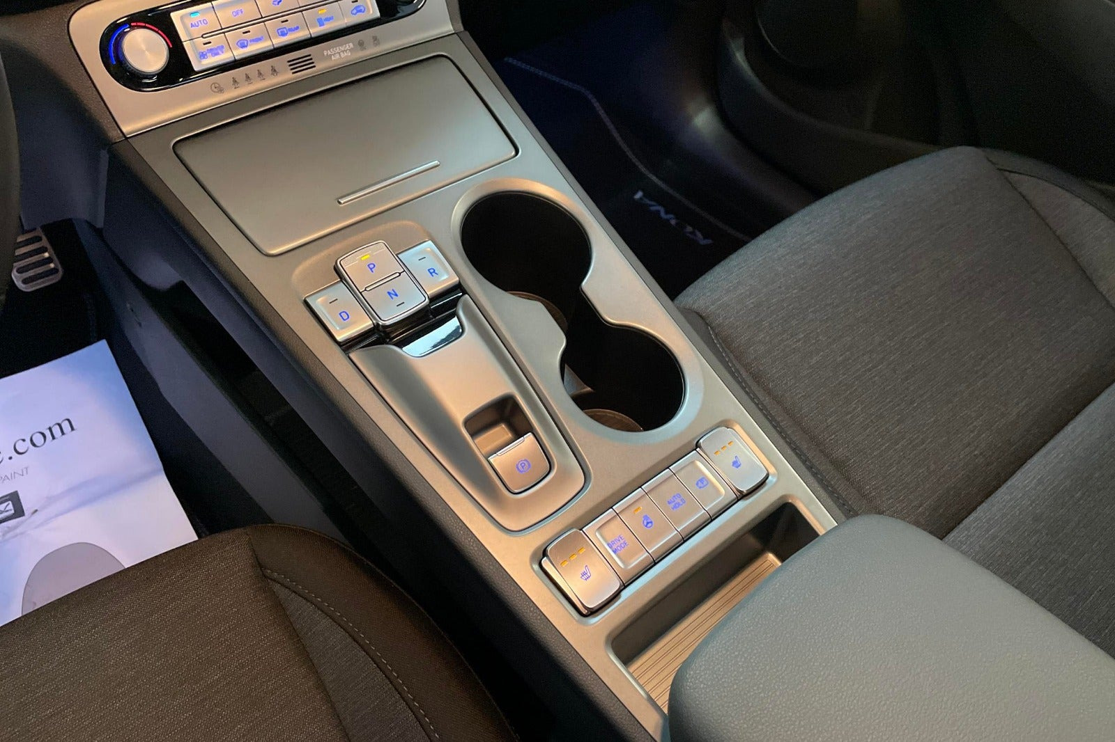 Blå Hyundai Kona fra 2023