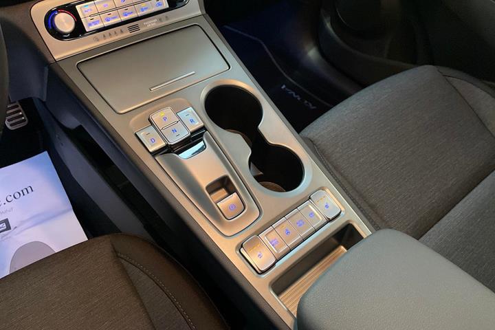 Blå Hyundai Kona fra 2023